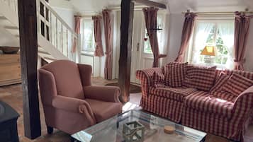 Fernseher, Kamin, DVD-Player, Stereoanlage