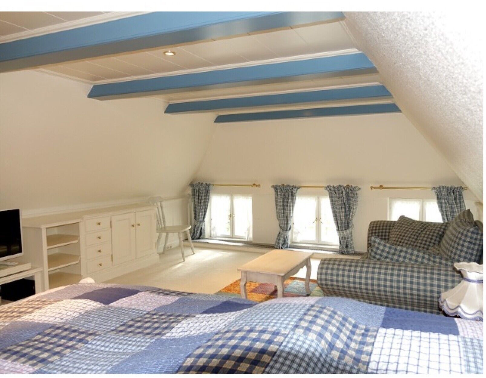 5 bedrooms, iron/ironing board, free WiFi, bed sheets