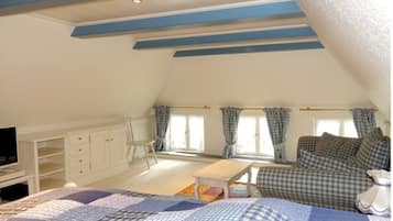 5 bedrooms, iron/ironing board, free WiFi, bed sheets