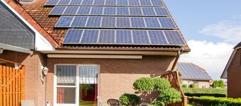 Holiday Home 'Ferienhaus Berdum' with Private Terrace, Private Garden and Wi-Fi