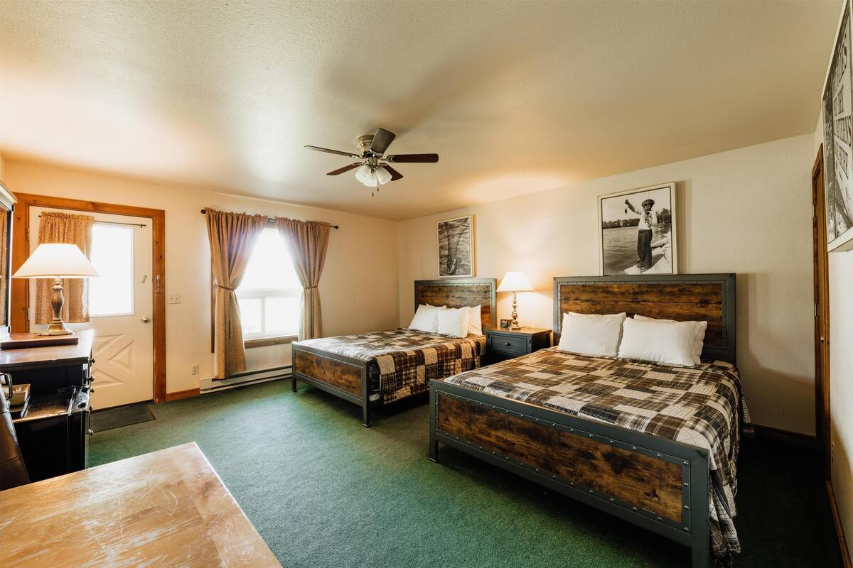 Room, 2 Queen Beds (Fisherman's Lodge, Full Bathroom) | WiFi (free)