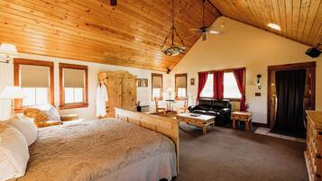 Kabin, 1 Tempat Tidur King (North40, Spa Tub, Full Bath) | Wi-Fi gratis