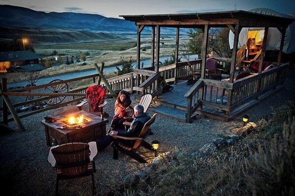 Habitación, varias camas (CampConestogaCoveredWagon, bunk beds) | Wifi gratis