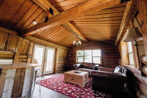 Zimmer, 2 Schlafzimmer (Log House) | Wohnbereich