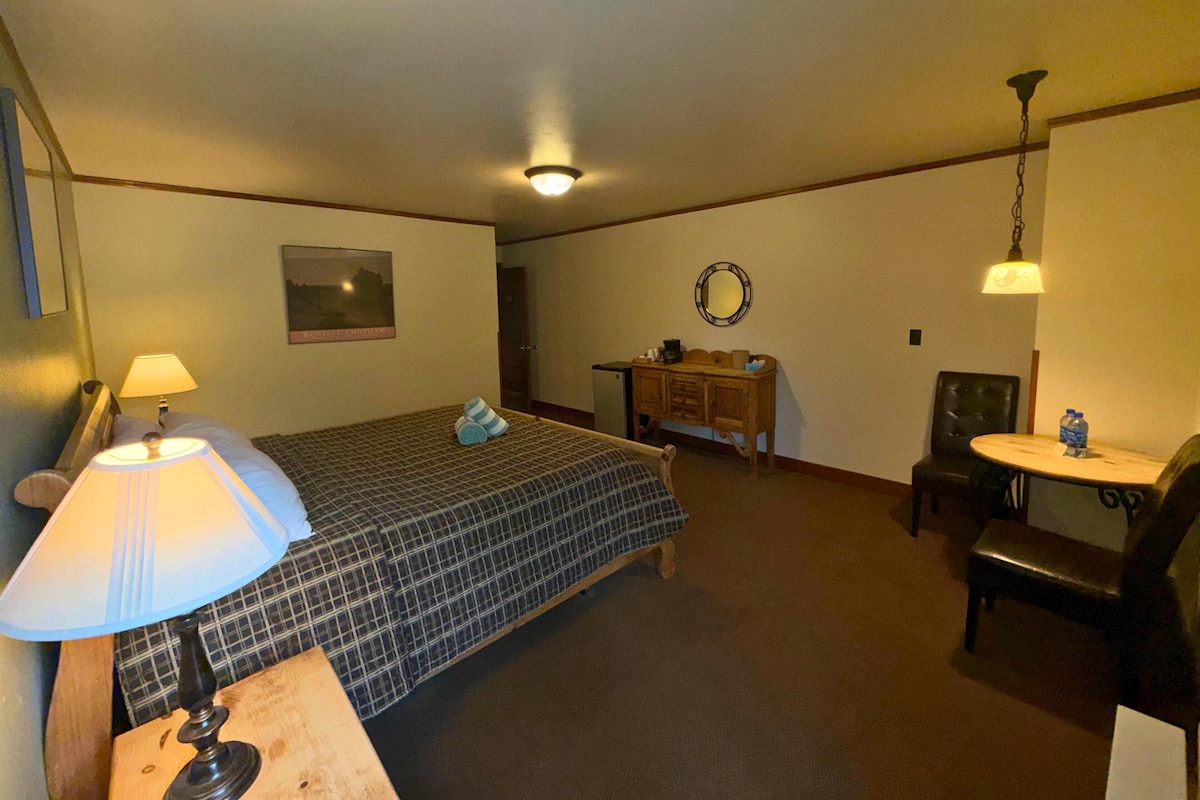 ห้องพัก, เตียงคิงไซส์ 1 เตียง (Warren Wing, Full Bathroom) | Wi-Fi ฟรี