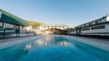 Kolam renang outdoor