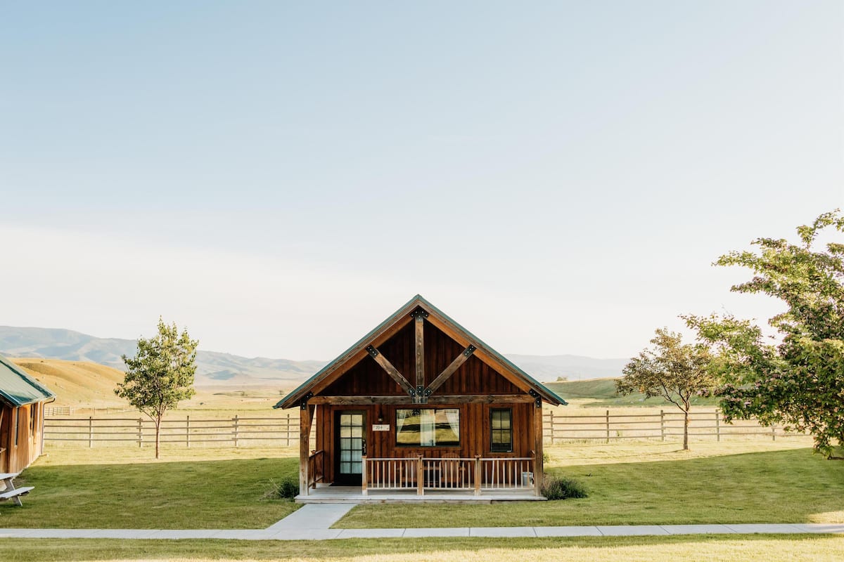 Cabaña, 1 cama de matrimonio grande (North40, Spa Tub, Full Bath) | Wifi gratis