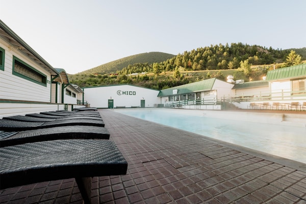 Chico Hot Springs Resort & Day Spa - Montana