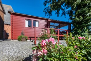 Exterior detail - "Fewo Flut, Hof Harrsen, where tranquillity has its home" (Pellworm)