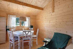 Dining - "Fewo Flut, Hof Harrsen, where tranquillity has its home" (Pellworm)