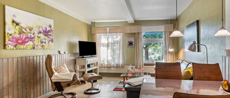 تلفزيون، مشغل دي في دي، تنس طاولة، ستيريو