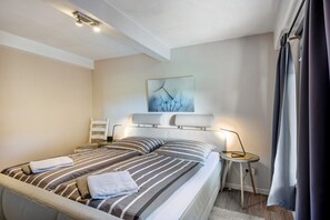 2 bedrooms, iron/ironing board, free WiFi, bed sheets - "Fewo Ebbe, Hof Harrsen, where tranquillity has its home" (Pellworm)