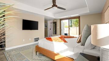 5 bedrooms, desk, iron/ironing board, travel crib