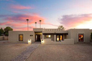 Exterior - Pickleball Paradise! Sleeps 16 | Pool & Hot Tub (Glendale)