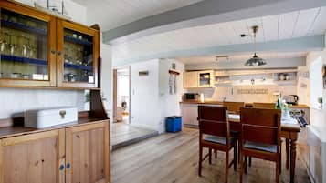 KĂŒhlschrank, Mikrowelle, Ofen, Herdplatte