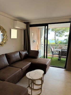 Smart TV, futbolito y tenis de mesa