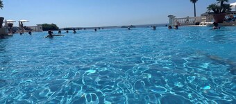 Sublime Cannes apartment with sea view terrace - sleeps 6, pets welcome