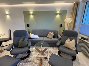 TV, fireplace, video games, DVD player - Apartment 'Harzfewo Köhnke 1' with Mountain View, Shared Garden and Wi-Fi (Goslar)