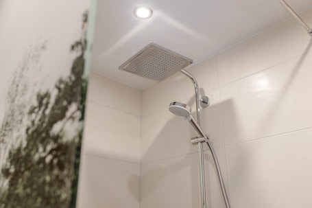 Shower, hair dryer, towels. Apartment 'Bartnelke' with Mountain View, Shared Pool and Wi-Fi