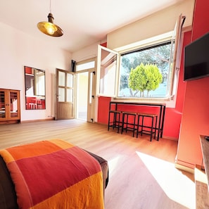 1 bedroom, iron/ironing board, travel cot, free WiFi