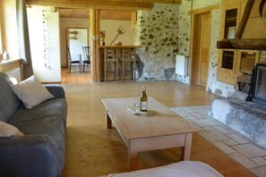 Télévision, cheminée