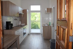 Køleskab, ovn, kogeplade, opvaskemaskine