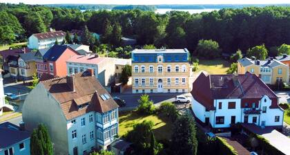 Ferienwohnung Og Rechts - Lychen" mit Seeblick, Gemeinschaftsterrasse und WLAN