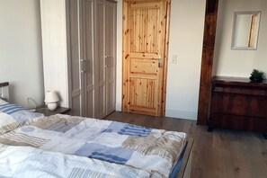 3 bedrooms, free WiFi, bed sheets - Apartment 'Ferienwohnung Dg Rechts - Lychen' with Lake View, Shared Terrace and Wi-Fi (Lychen)