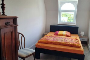 3 bedrooms, free WiFi, bed sheets - Apartment 'Ferienwohnung Dg Rechts - Lychen' with Lake View, Shared Terrace and Wi-Fi (Lychen)
