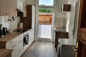 Réfrigérateur, four, plaque de cuisson, lave-vaisselle