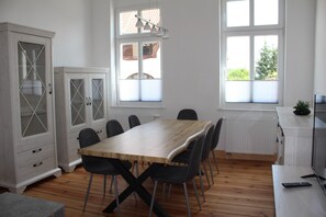 Dining - Apartment 'Ferienwohnung Eg Links - Lychen' with Lake View, Shared Terrace and Wi-Fi (Lychen)