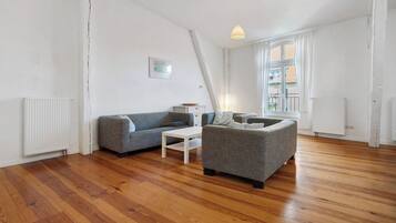 Fernseher, Stereoanlage