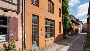 A building with a sign reading 'Restaurant'. - Holiday Apartment 'Alte Seifensiederei - Ferienloft' with Wi-Fi (Stralsund)