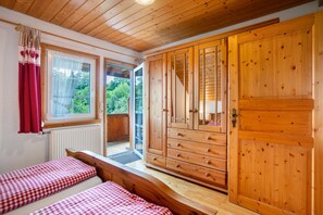 1 bedroom, free WiFi, bed sheets - Apartment "Süd" with Balcony (Dachsberg (Südschwarzwald))