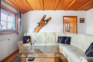 TV - Apartment "Süd" with Balcony (Dachsberg (Südschwarzwald))