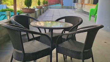 Dobbeltrom – classic, elveutsikt | Terrasse/patio