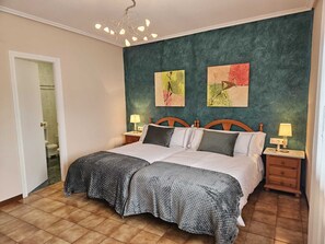6 bedrooms, bed sheets