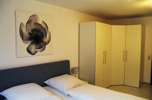 1 soverom, strykejern/-brett, wi-fi (inkludert) og sengetøy