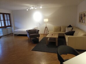 TV - Apartment '2 Zimmer Appartement 23' with Balcony and Wi-Fi (Bad Krozingen)