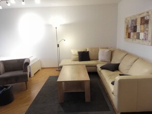 TV - Apartment '2 Zimmer Appartement 23' with Balcony and Wi-Fi (Bad Krozingen)