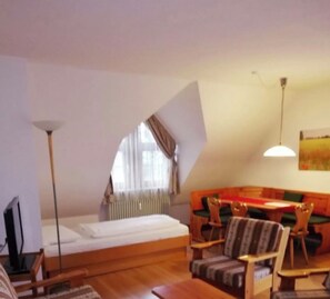 1 Schlafzimmer, BĂŒgeleisen/BĂŒgelbrett, kostenloses WLAN, BettwĂ€sche