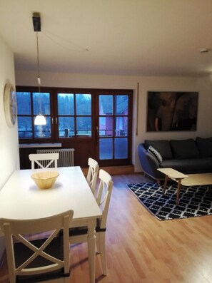 TV - Apartment '2 Zimmer Appartement 50' with Balcony and Wi-Fi (Bad Krozingen)