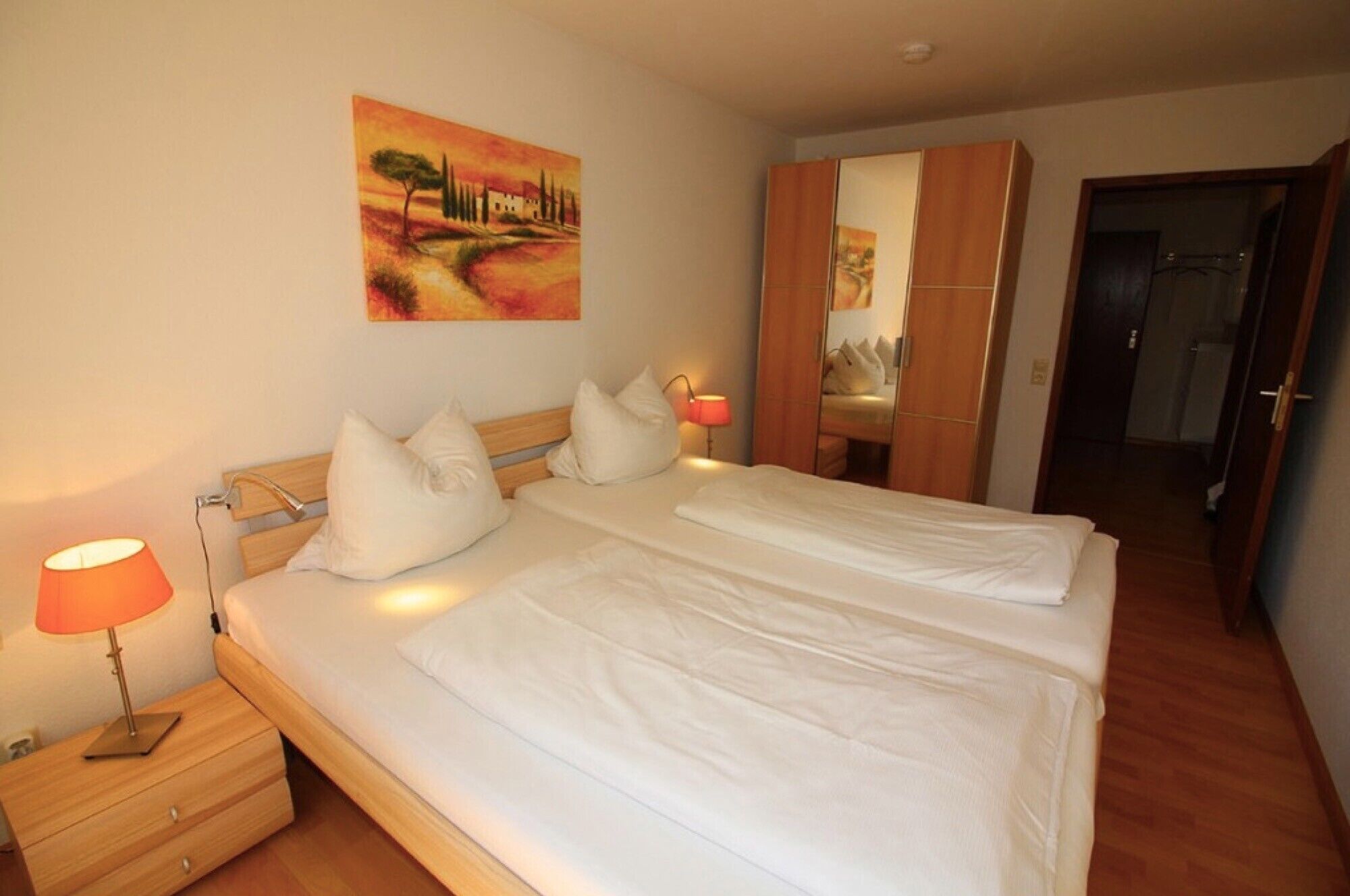 1 slaapkamer, een strijkplank/strijkijzer, gratis wifi, beddengoed