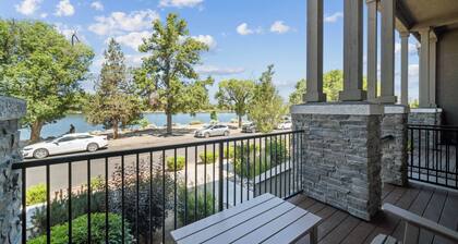 Lake Front Villa. Views! Views! Once you park your car, you won't want to leave.