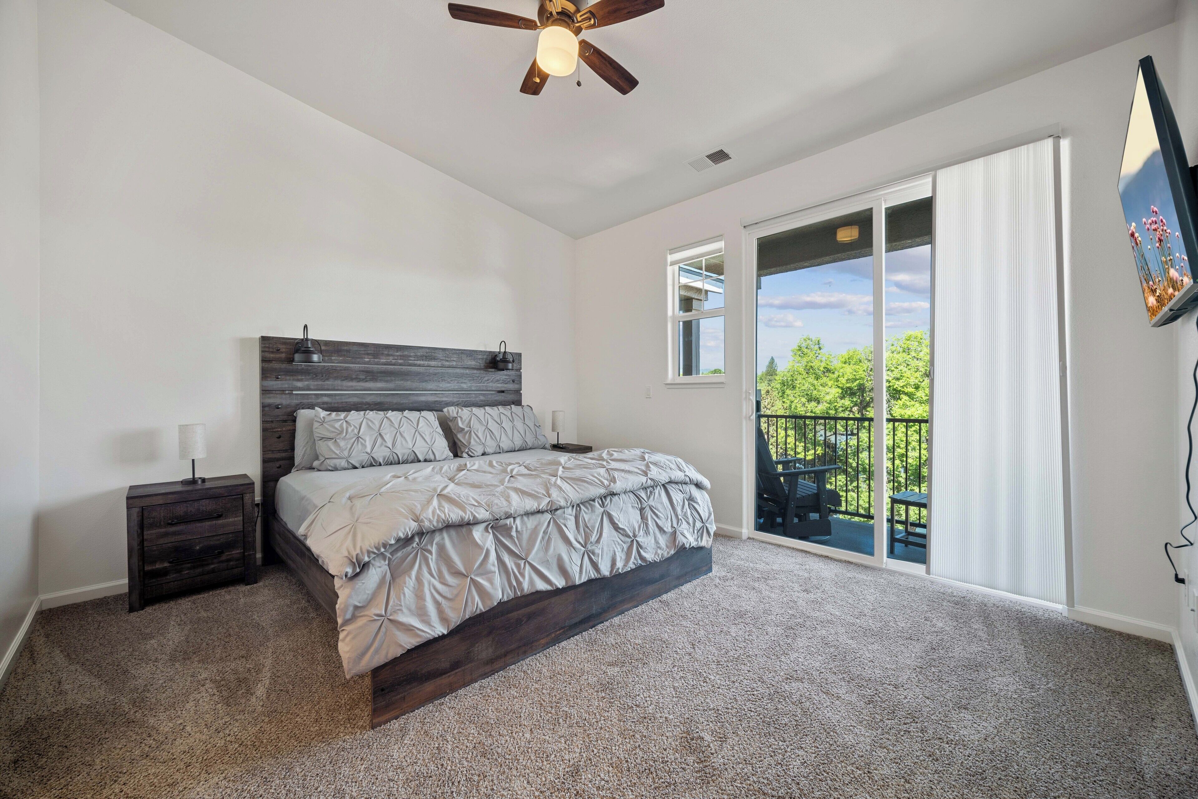 3 bedrooms, in-room safe, iron/ironing board, free WiFi