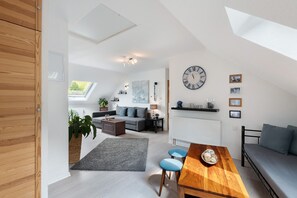 TV, videogiochi, lettore DVD, impianto stereo