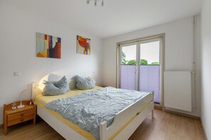 1 bedroom, free WiFi - Holiday Apartment "Heimathafen" with Balcony and Wi-Fi (Wester-Ohrstedt)