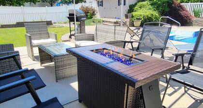 Modern Pool-Side Paradise, 5 Miles to Hershey Park