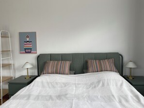1 bedroom, desk, iron/ironing board, WiFi - Special 90 m² vacation apartment with house bar in Berge (Niedersachsen - Berge)