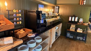 Buffet déjeuner gratuit tous les jours